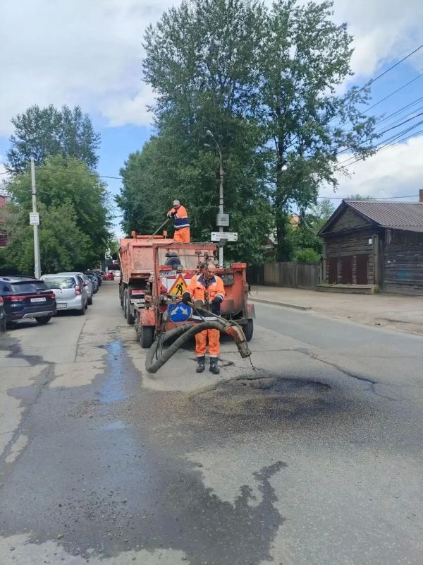 Мэр Руслан Болотов проверил выполнение работ по содержанию центральных улиц Иркутска Мэр Руслан Болотов проверил выполнение работ по содержанию центральных улиц Иркутска