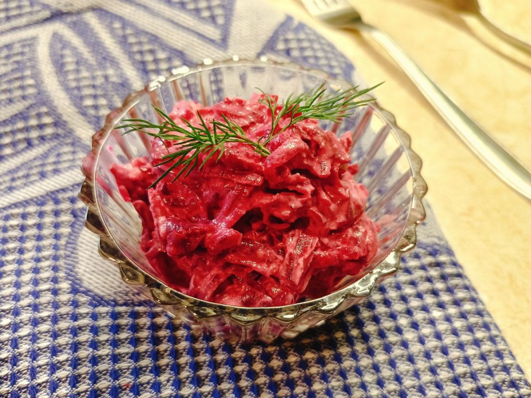 Острая закуска из свеклы с хреном: простой и вкусный рецепт