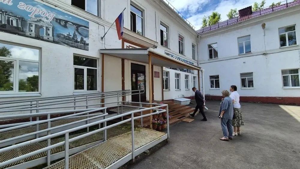 Специалист аппарата Уполномоченного по правам человека в Иркутской области совместно с членами региональной Избирательной комиссии посетил участковые избирательные комиссии Специалист аппарата Уполномоченного по правам человека в Иркутской области совместно с членами региональной Избирательной комиссии посетил участковые избирательные комиссии
