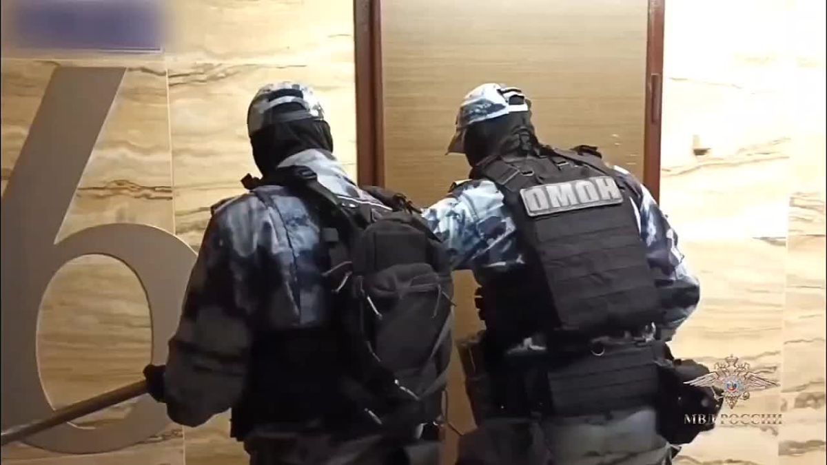 При содействии ОМОН Росгвардии в Иркутской области задержана группа нелегальных банкиров