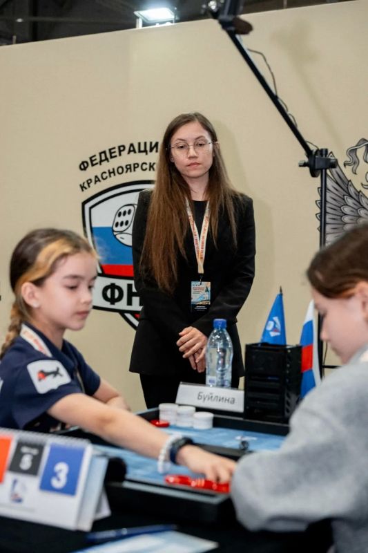 Юные спортсменки выиграли серебряную и бронзовую медали на всероссийском детско-юношеском турнире по нардам «Огни Енисея», который 5 июля завершился в Красноярске Юные спортсменки выиграли серебряную и бронзовую медали на всероссийском детско-юношеском турнире по нардам «Огни Енисея», который 5 июля завершился в Красноярске