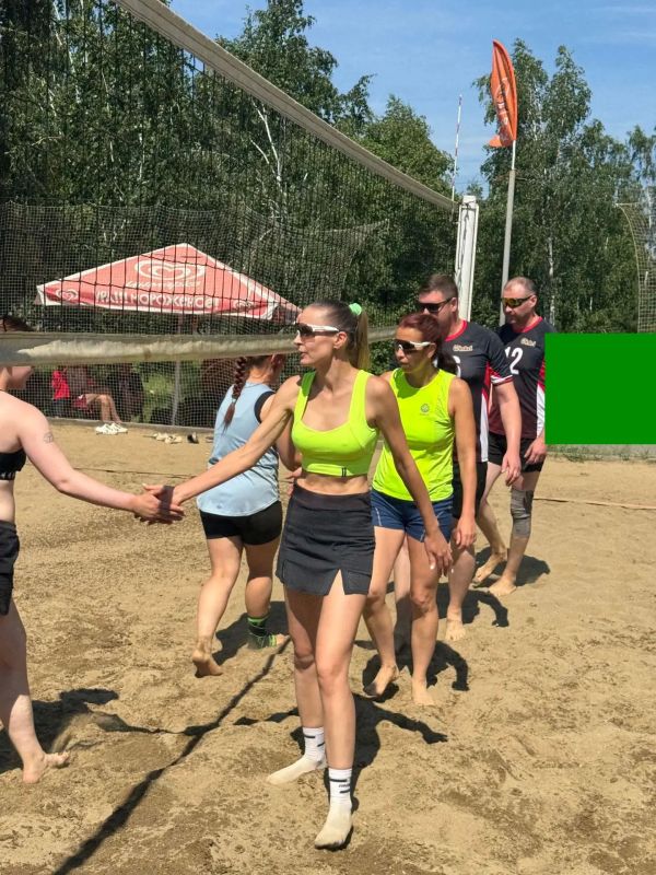 Лето – время паркового и пляжного волейбола Лето – время паркового и пляжного волейбола