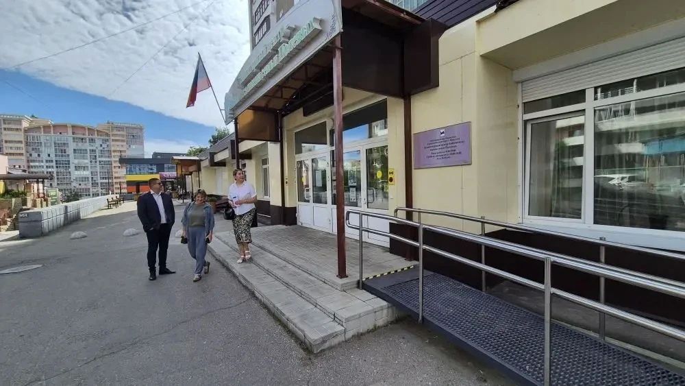 Специалист аппарата Уполномоченного по правам человека в Иркутской области совместно с членами региональной Избирательной комиссии посетил участковые избирательные комиссии Специалист аппарата Уполномоченного по правам человека в Иркутской области совместно с членами региональной Избирательной комиссии посетил участковые избирательные комиссии