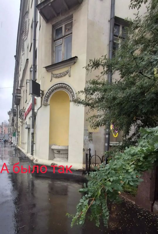 А на нейтральной полосе -- цветы, необычайной красоты цветы… А на нейтральной полосе -- цветы, необычайной красоты цветы…