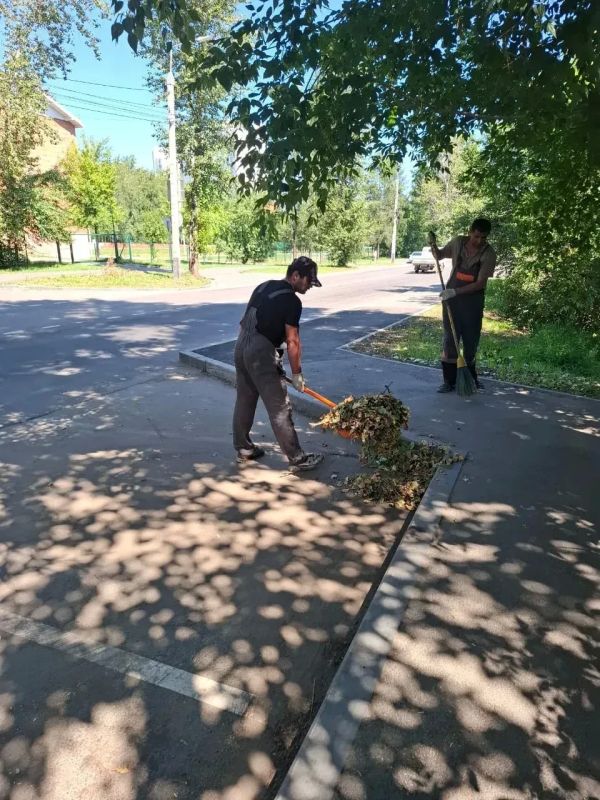 Чистые улицы каждый день. Во всех районах Иркутска проводят уборку дорог и тротуаров Чистые улицы каждый день. Во всех районах Иркутска проводят уборку дорог и тротуаров