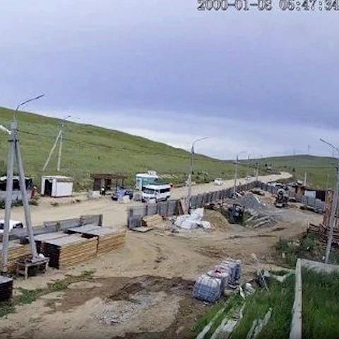 Жители Ольхона сутками стоят в очереди на паром вместе с туристами Жители Ольхона сутками стоят в очереди на паром вместе с туристами