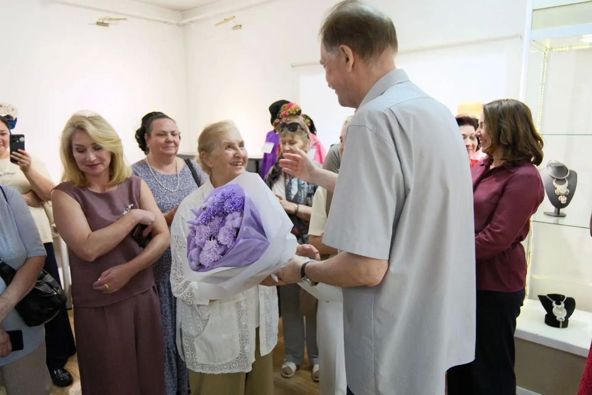 Куркуша, халадай, чепец – в Иркутске открылась выставка «Традиционный костюм старожилов и коренных народов Восточной Сибири» Куркуша, халадай, чепец – в Иркутске открылась выставка «Традиционный костюм старожилов и коренных народов Восточной Сибири»
