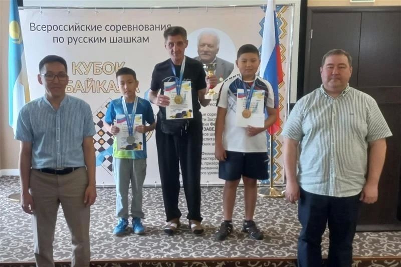 Спортсмены Приангарья стали бронзовыми призёрами всероссийских соревнований по русским шашкам «Кубок Байкала» памяти Заслуженного тренера Республики Бурятия Ф.А. Завелинского, которые с 29 июня по 5 июля проводились в... Спортсмены Приангарья стали бронзовыми призёрами всероссийских соревнований по русским шашкам «Кубок Байкала» памяти Заслуженного тренера Республики Бурятия Ф.А. Завелинского, которые с 29 июня по 5 июля проводились в...