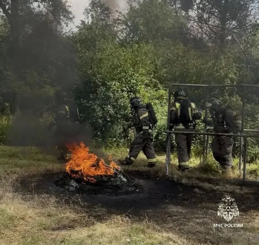 Учебные тренировки проводят иркутские огнеборцы Учебные тренировки проводят иркутские огнеборцы