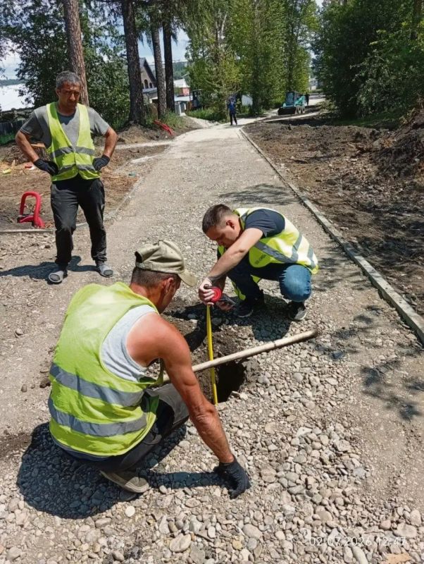 Опять Иркутск летом — без отпуска! В фотоальбоме города сейчас не найдешь снимков вальяжного отдыха, впрочем, как и зимой, весной и осенью Опять Иркутск летом — без отпуска! В фотоальбоме города сейчас не найдешь снимков вальяжного отдыха, впрочем, как и зимой, весной и осенью