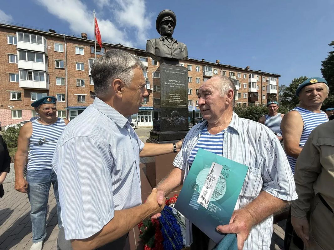 В Ангарском округе отмечают День Воздушно-десантных войск В Ангарском округе отмечают День Воздушно-десантных войск