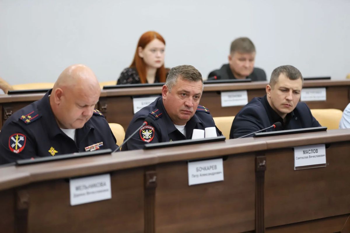 Руслан Болотов: Провели заседание совета по противодействию коррупции и межведомственной комиссии по профилактике правонарушений вместе с коллегами, представителями МУ МВД России «Иркутское», МЧС