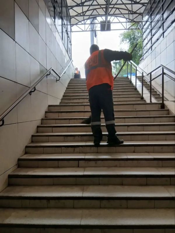 Иркутск становится чище: городские службы активно работают над уборкой улиц Иркутск становится чище: городские службы активно работают над уборкой улиц