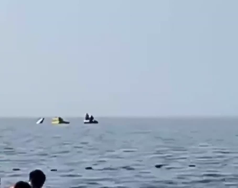На Байкале в районе села Горячинск перевернулся катер