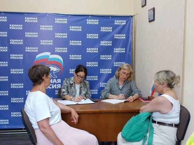 Благоустройство дворов стало темой приёма граждан депутатом ЗС Антониной Кокошниковой в Ангарске Благоустройство дворов стало темой приёма граждан депутатом ЗС Антониной Кокошниковой в Ангарске