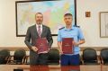Председатель Законодательного Собрания Иркутской области Александр Ведерников и прокурор Иркутской области Сергей Паволин подписали соглашение о взаимодействии в сфере правотворческой деятельности
