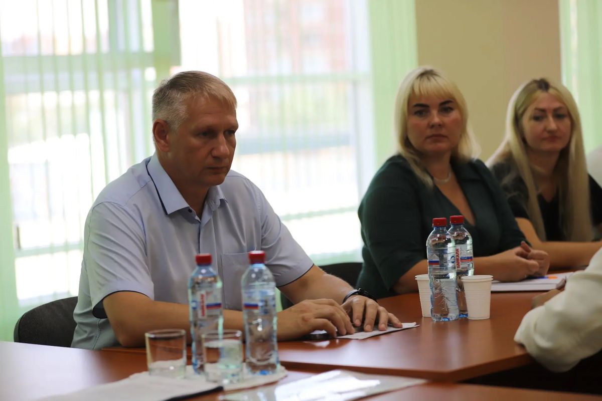 Руслан Болотов: Совещание с коллективом комитета по управлению Свердловским округом провёл сегодня Руслан Болотов: Совещание с коллективом комитета по управлению Свердловским округом провёл сегодня