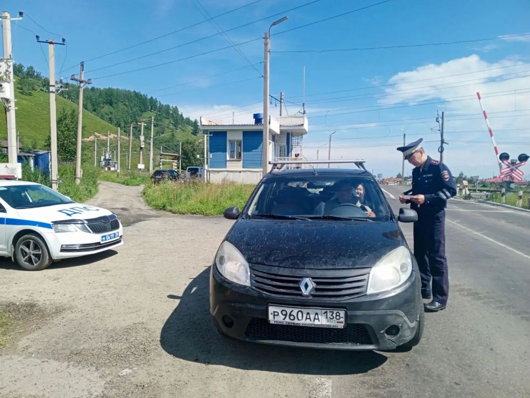 «Внимание, переезд!»:. в Слюдянском районе водителям напомнили о безопасности на железнодорожных переездах «Внимание, переезд!»:. в Слюдянском районе водителям напомнили о безопасности на железнодорожных переездах