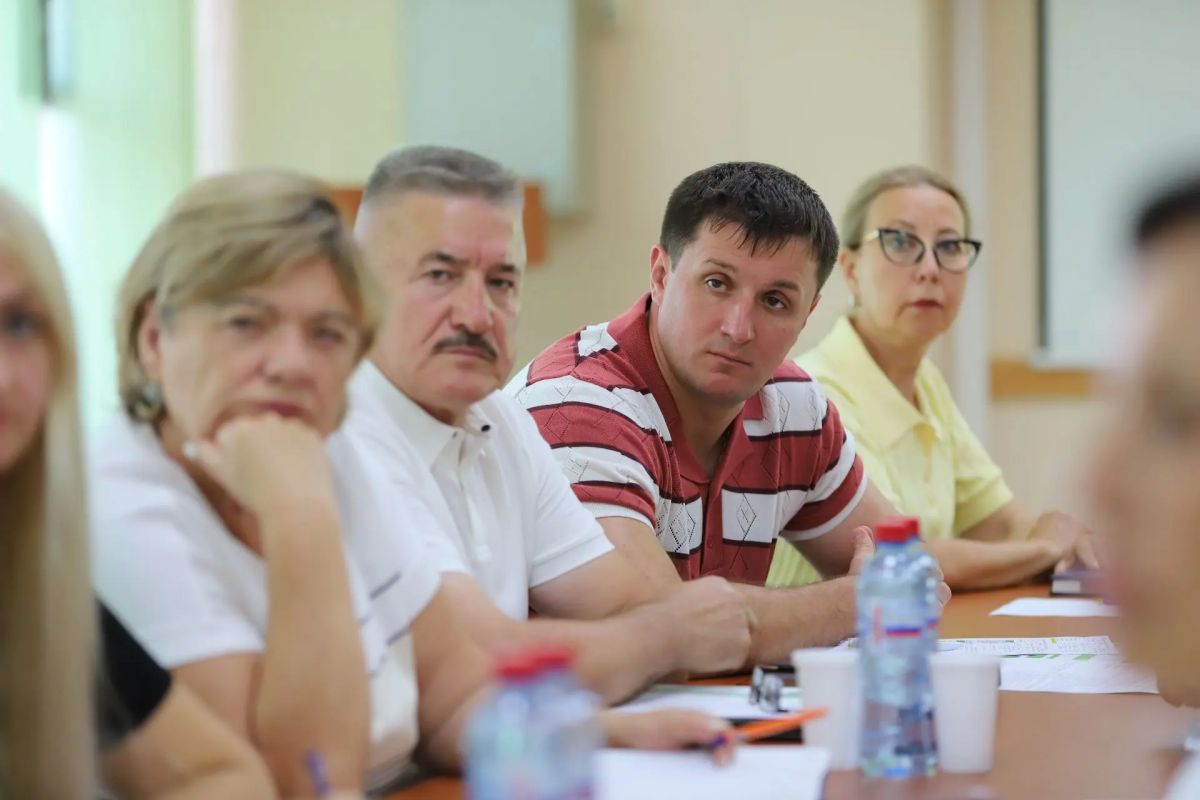 Руслан Болотов: Совещание с коллективом комитета по управлению Свердловским округом провёл сегодня Руслан Болотов: Совещание с коллективом комитета по управлению Свердловским округом провёл сегодня