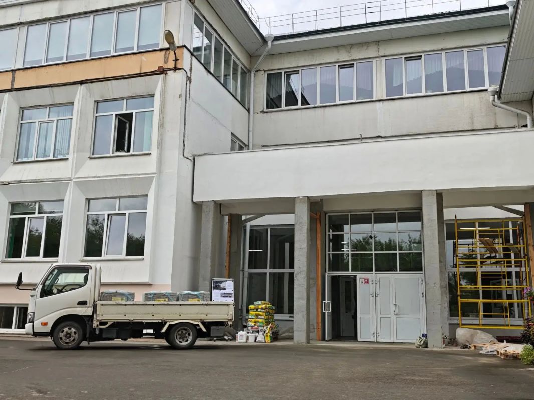 Вместе с мэром Иркутска Русланом Болотовым и коллегами-депутатами продолжили проверять готовность образовательных учреждений к новому учебному году Вместе с мэром Иркутска Русланом Болотовым и коллегами-депутатами продолжили проверять готовность образовательных учреждений к новому учебному году