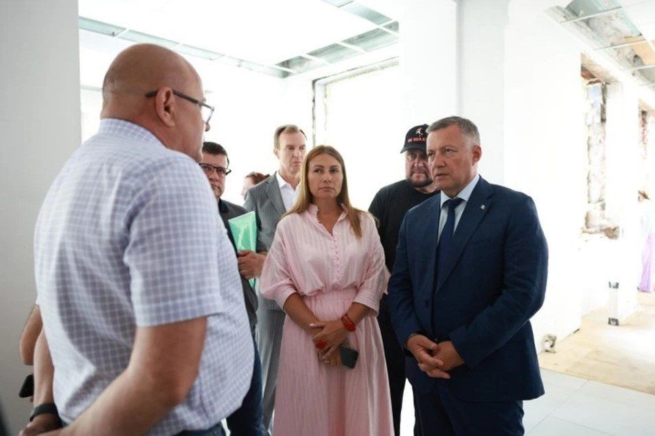 Во время рабочего визита в Черемхово, губернатор Приангарья Игорь Кобзев проинспектировал городской лицей, в основном здании которого идет капитальный ремонт