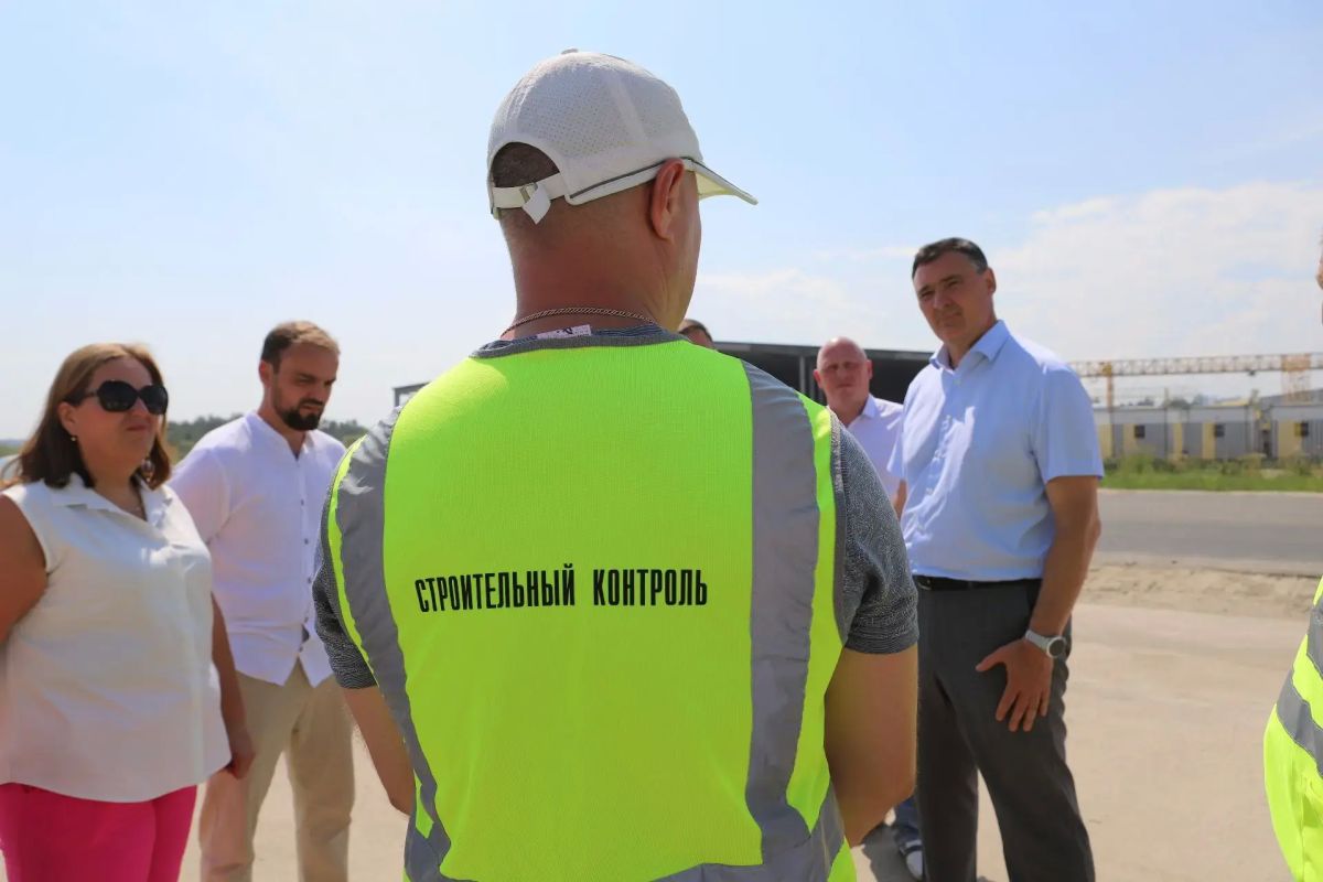 Мэр Руслан Болотов проверил ход ремонта дороги на улице Курганской Мэр Руслан Болотов проверил ход ремонта дороги на улице Курганской