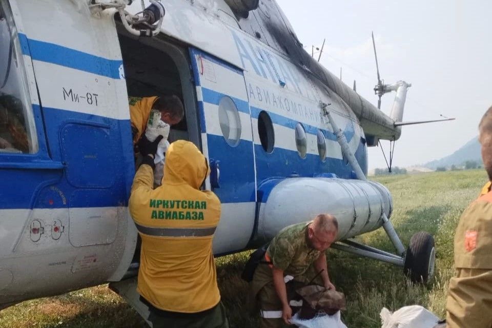 Помощь в борьбе с огнем регионам со сложной лесопожарной обстановкой оказывают 365 лесных пожарных Приангарья
