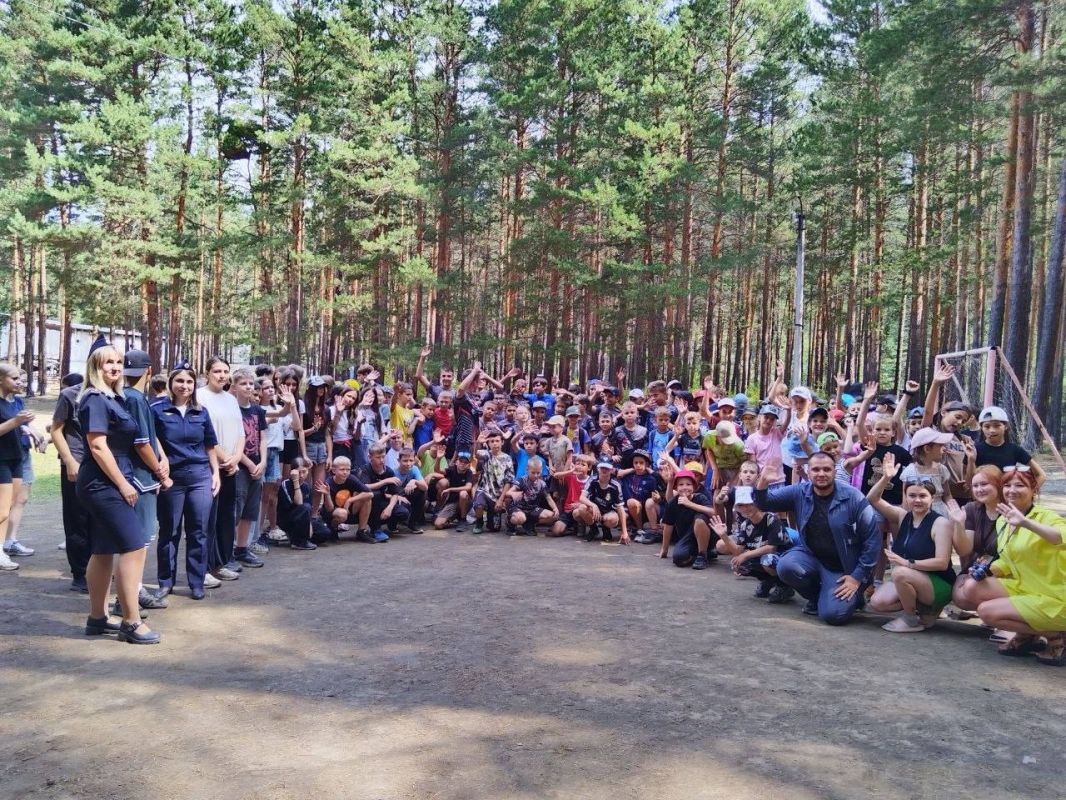 «Зарядка со стражем порядка» в Усолье-Сибирском: спорт и безопасность для юных жителей «Зарядка со стражем порядка» в Усолье-Сибирском: спорт и безопасность для юных жителей