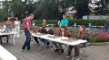 В Иркутске у центрального входа на стадион «Труд» проходят сеанс одновременной игры с международным мастером по шахматам Валентином Кроном для детей и темпо-турнир по шахматам в честь Дня физкультурника