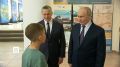 Владимир Путин в Бурятии встретился с восьмиклассником Вячеславом Казекиным - финалистом конкурса "Большая перемена", который на прошлой неделе пригласил президента посетить республику