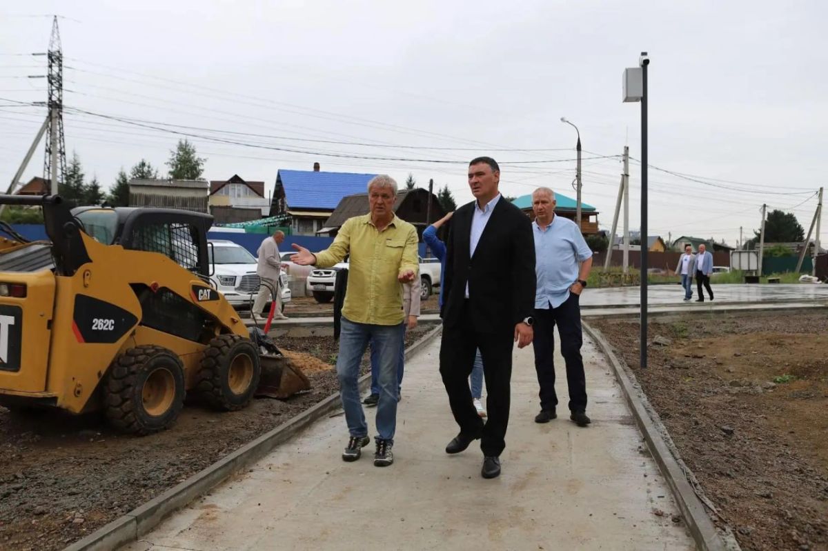 Мэр Руслан Болотов проверил ход благоустройства парка «Караси» Мэр Руслан Болотов проверил ход благоустройства парка «Караси»