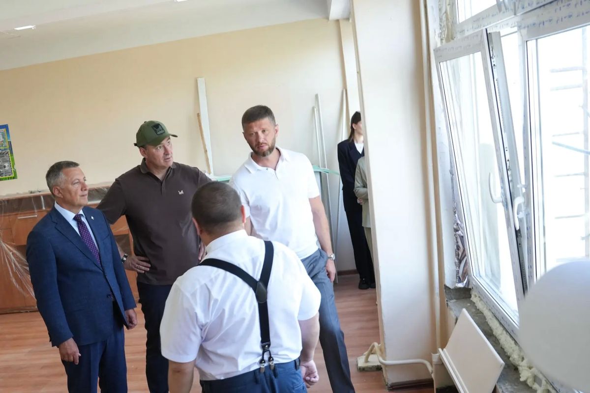Губернатор проверил исполнение поручения Президента по ремонту гимназии №3 в Иркутске Губернатор проверил исполнение поручения Президента по ремонту гимназии №3 в Иркутске