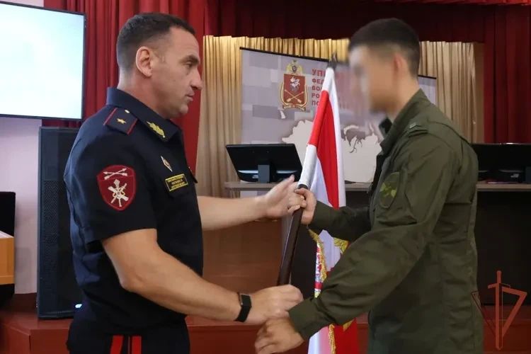 В Управлении Росгвардии по Иркутской области состоялась церемония передачи полотнища с символикой войск национальной гвардии военно-патриотическому центру «Вымпел-Байкал» В Управлении Росгвардии по Иркутской области состоялась церемония передачи полотнища с символикой войск национальной гвардии военно-патриотическому центру «Вымпел-Байкал»