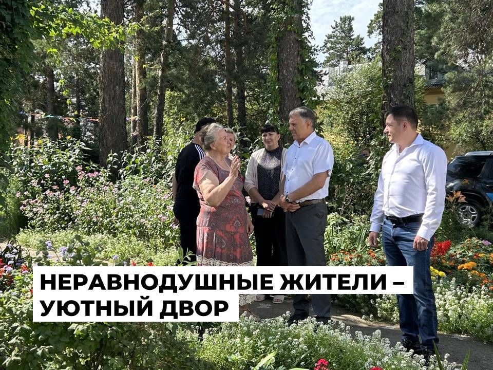 В преддверии подведения итогов конкурса «Дом, в котором я живу» мэр Ангарского округа Сергей Петров провел рабочий выезд