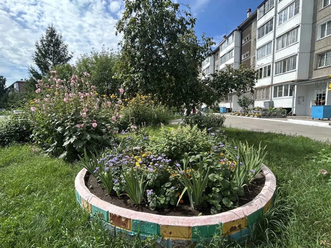 В преддверии подведения итогов конкурса «Дом, в котором я живу» мэр Ангарского округа Сергей Петров провел рабочий выезд В преддверии подведения итогов конкурса «Дом, в котором я живу» мэр Ангарского округа Сергей Петров провел рабочий выезд