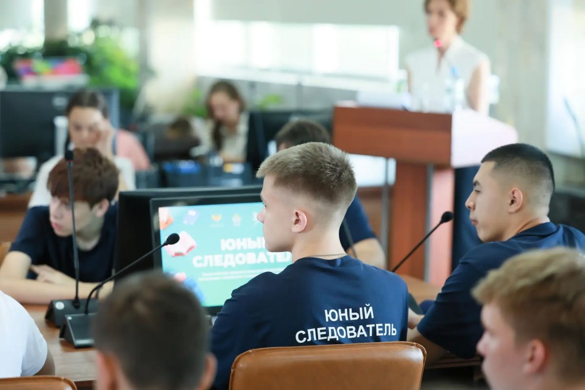 Во Всероссийском детском центре «Орлёнок» стартовала международная образовательная программа Следственного комитета России «Юный следователь» Во Всероссийском детском центре «Орлёнок» стартовала международная образовательная программа Следственного комитета России «Юный следователь»