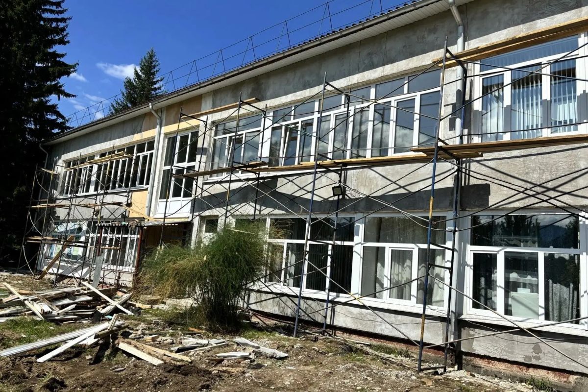 В Байкальске продолжается капитальный ремонт Детской школы искусств в рамках нацпроекта «Семья»