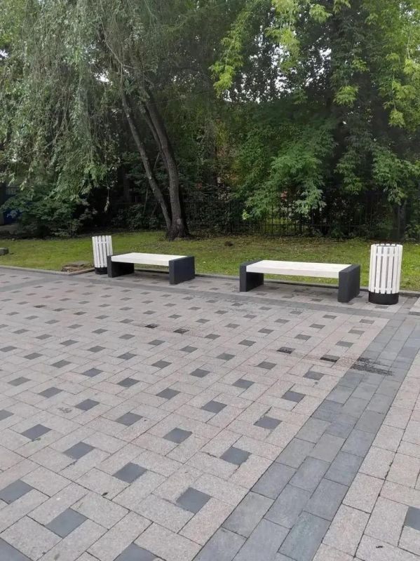 Иркутск становится уютнее: новые скамейки и урны украсили городские скверы Иркутск становится уютнее: новые скамейки и урны украсили городские скверы