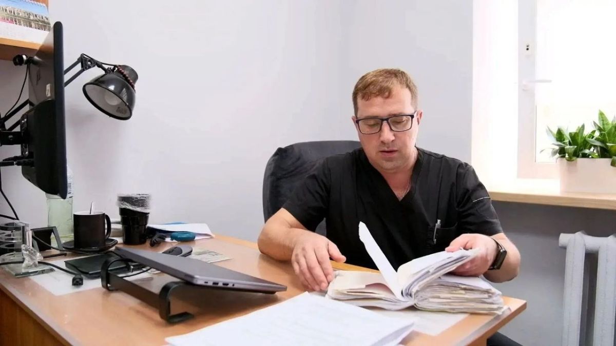 В Иркутске наградили врача, спасающего детские жизни В Иркутске наградили врача, спасающего детские жизни