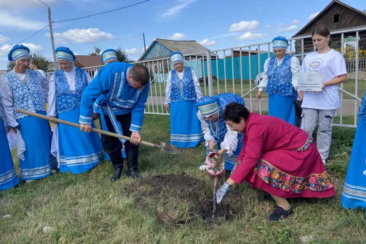 Фестиваль «Солнце в аистовом гнезде» состоялся в Кутулике в день рождения драматурга Александра Вампилова Фестиваль «Солнце в аистовом гнезде» состоялся в Кутулике в день рождения драматурга Александра Вампилова