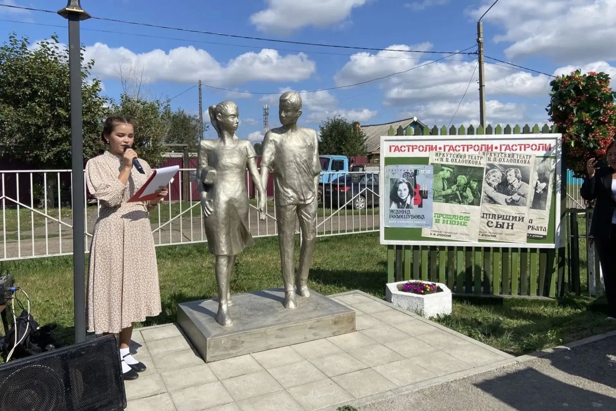 Фестиваль «Солнце в аистовом гнезде» состоялся в Кутулике в день рождения драматурга Александра Вампилова Фестиваль «Солнце в аистовом гнезде» состоялся в Кутулике в день рождения драматурга Александра Вампилова
