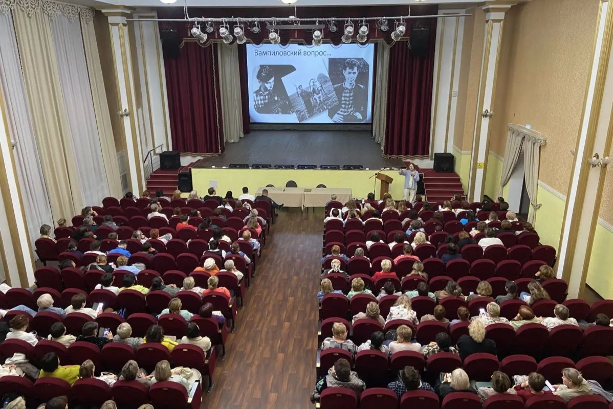 Фестиваль «Солнце в аистовом гнезде» состоялся в Кутулике в день рождения драматурга Александра Вампилова Фестиваль «Солнце в аистовом гнезде» состоялся в Кутулике в день рождения драматурга Александра Вампилова