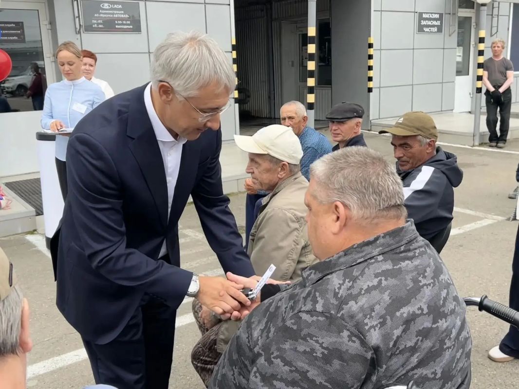 В Иркутской области передали автомобили гражданам, пострадавшим на производстве В Иркутской области передали автомобили гражданам, пострадавшим на производстве
