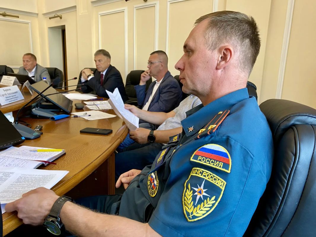 Меры по предотвращению террористических угроз и противопожарную безопасность на значимых объектах обсудили участники Антитеррористической комиссии Ангарского округа под руководством мэра Сергея Петрова Меры по предотвращению террористических угроз и противопожарную безопасность на значимых объектах обсудили участники Антитеррористической комиссии Ангарского округа под руководством мэра Сергея Петрова