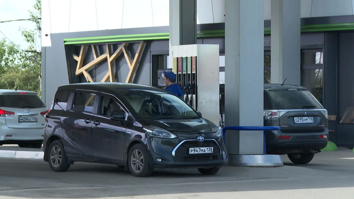 Почти 90 процентов автозаправочных станций Иркутской области сейчас отпускают топливо населению