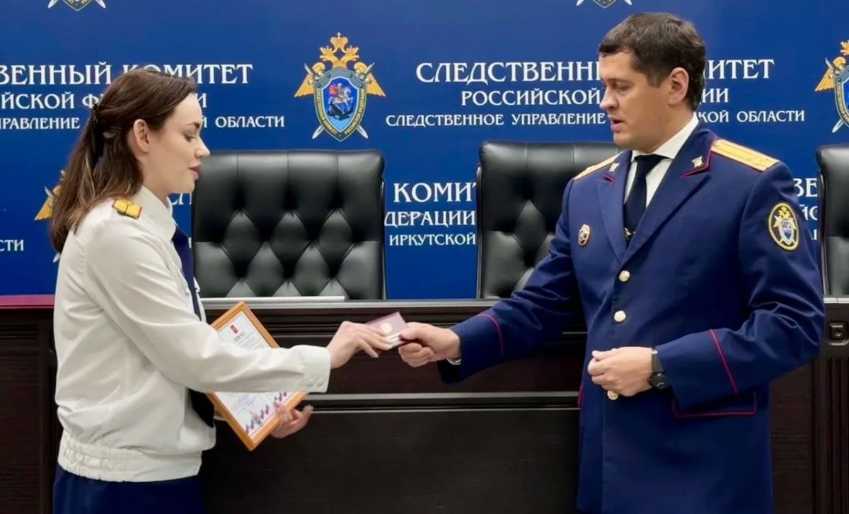В следственном управлении СК России по Иркутской области в торжественной обстановке выпускница Московской академии Следственного комитета им. А.Я. Сухарева приняла Присягу сотрудника Следственного комитета Российской... В следственном управлении СК России по Иркутской области в торжественной обстановке выпускница Московской академии Следственного комитета им. А.Я. Сухарева приняла Присягу сотрудника Следственного комитета Российской...