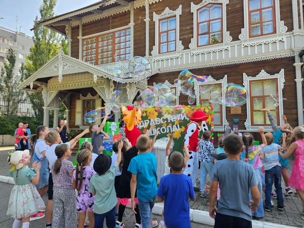 130 будущих первоклассников Октябрьского округа получили школьные портфели к учебному году 130 будущих первоклассников Октябрьского округа получили школьные портфели к учебному году