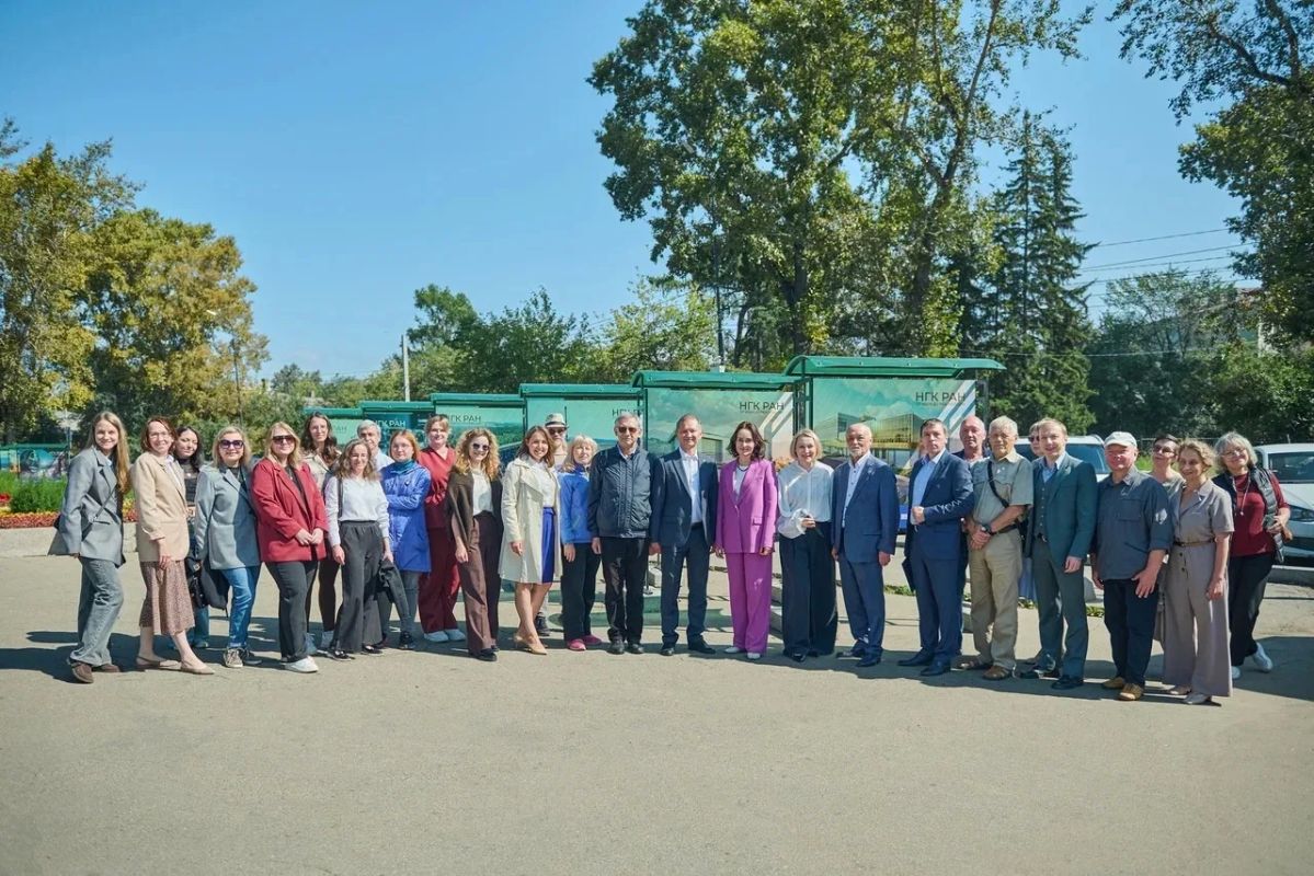 Телескопы, радары и немного космоса: на бульваре Гагарина открыли фотовыставку «Национальный гелиогеофизический комплекс РАН: от идеи до реализации» Телескопы, радары и немного космоса: на бульваре Гагарина открыли фотовыставку «Национальный гелиогеофизический комплекс РАН: от идеи до реализации»