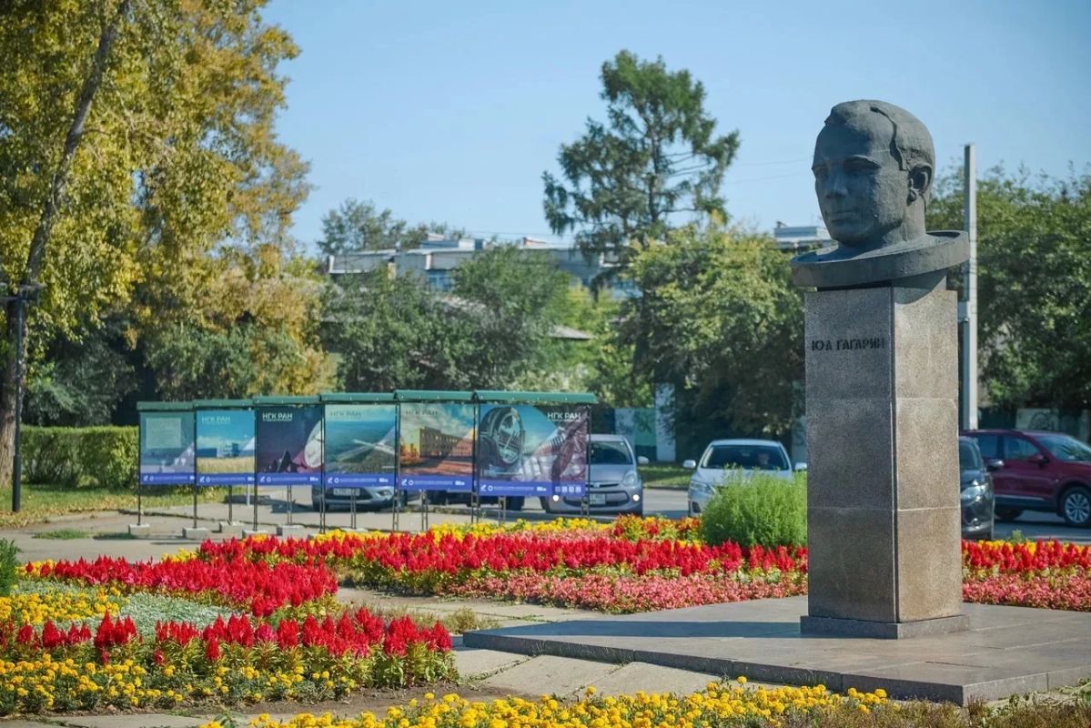 Телескопы, радары и немного космоса: на бульваре Гагарина открыли фотовыставку «Национальный гелиогеофизический комплекс РАН: от идеи до реализации» Телескопы, радары и немного космоса: на бульваре Гагарина открыли фотовыставку «Национальный гелиогеофизический комплекс РАН: от идеи до реализации»