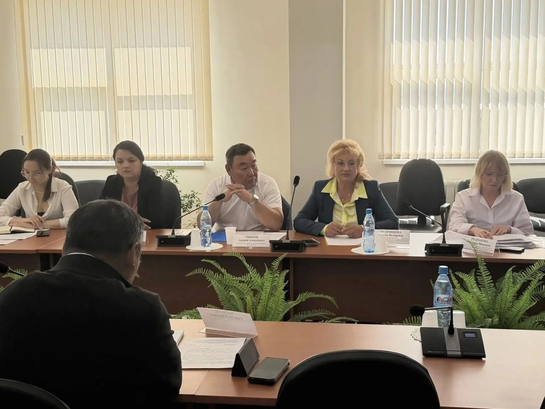 По инициативе Уполномоченного по правам человека в Иркутской области С.Н. Семеновой актуализирован вопрос хозяйственного использования земель сельскохозяйственного назначения Прибайкальского национального парка, приняты... По инициативе Уполномоченного по правам человека в Иркутской области С.Н. Семеновой актуализирован вопрос хозяйственного использования земель сельскохозяйственного назначения Прибайкальского национального парка, приняты...